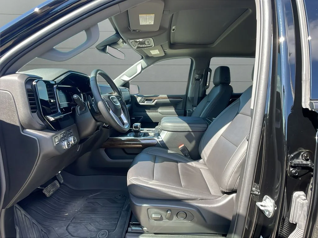 Used 2025 Black GMC Elevation image 10