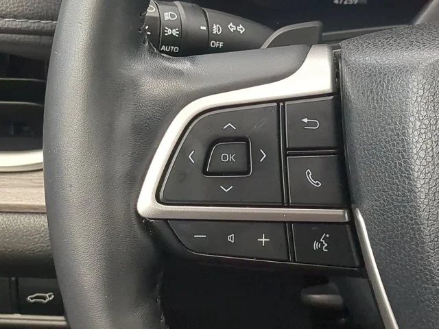 Certified Used 2024  Toyota Platinum image 31