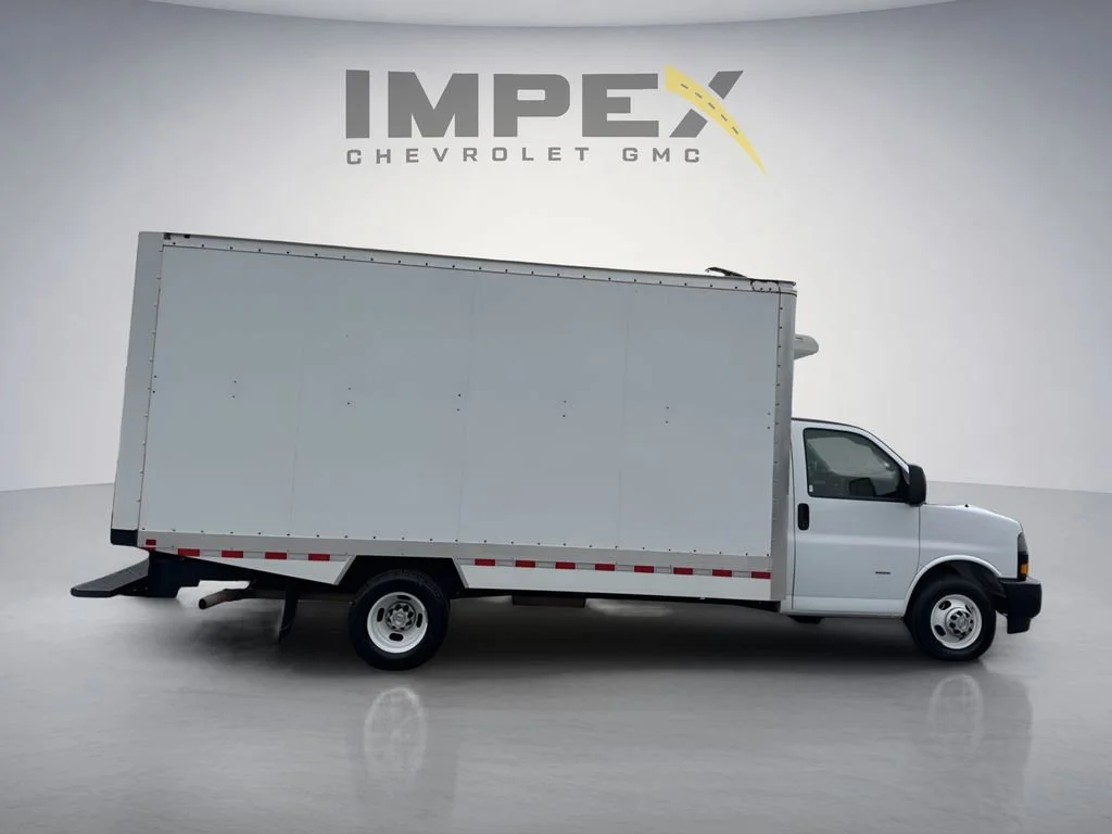 Used 2024 Summit White Chevrolet 1WT image 6