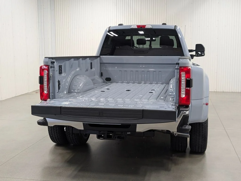 New 2026 Glacier Gray Metallic Tri-Coat Ford F-350® King Ranch® image 28