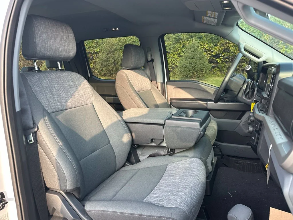 Used 2025 Oxford White Ford XLT image 22