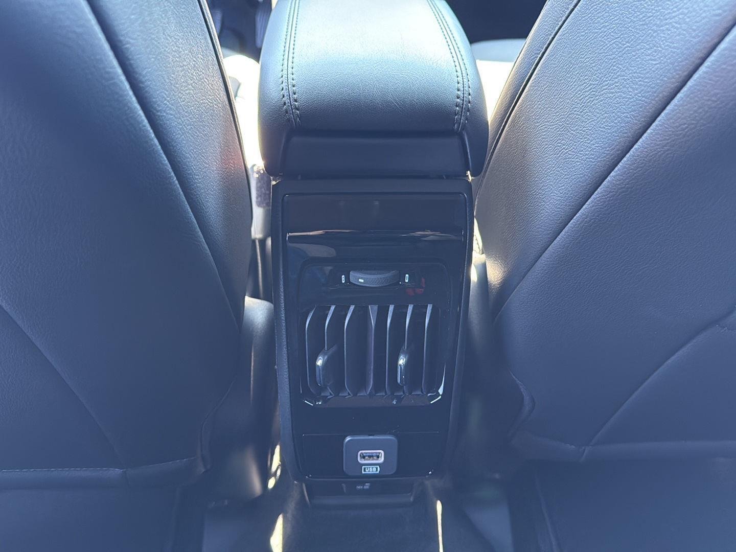 New 2026 Hydro Blue Pearl-Coat Exterior Paint Jeep Latitude Altitude image 20