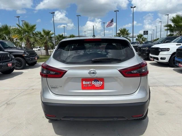 Used 2020 Silver Nissan S image 5
