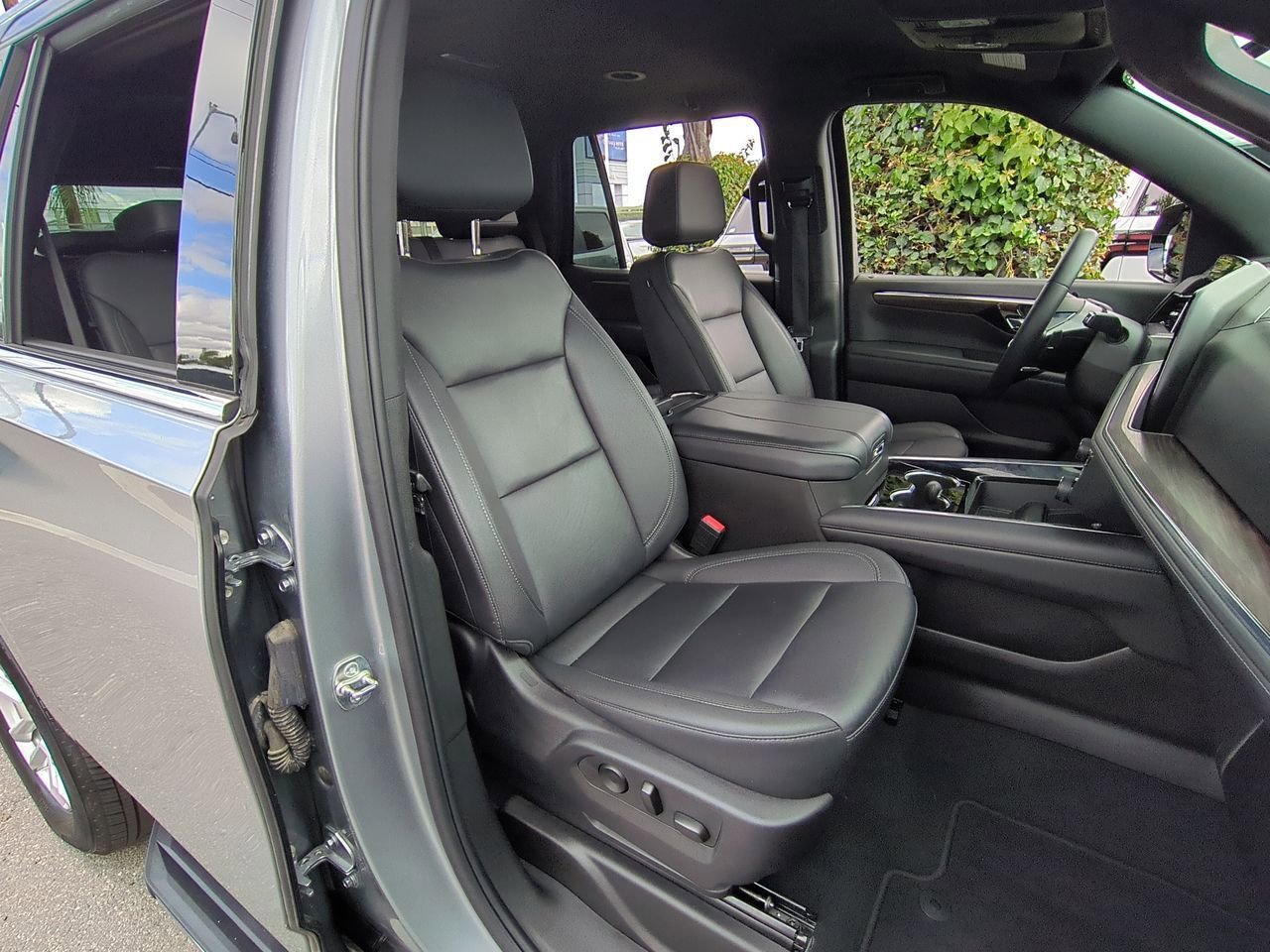 2025 Chevrolet Tahoe LT - Photo 27
