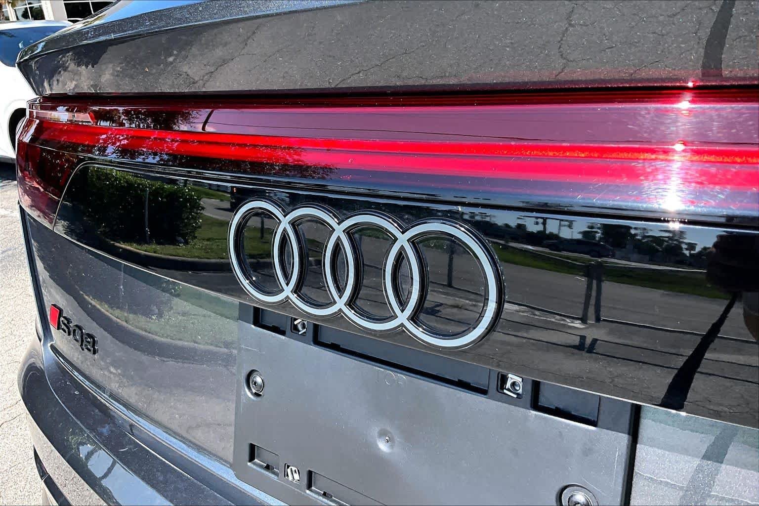 Used 2024 DAYTONA GRAY PEARL EFFECT Audi Prestige image 31