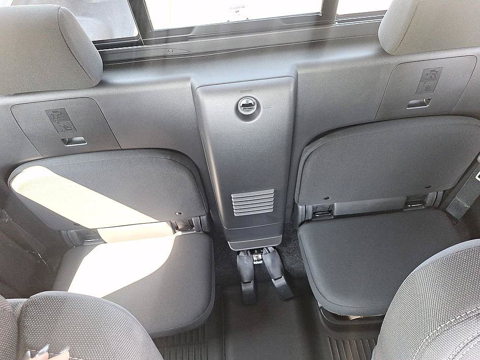 Used 2025 Glacier White Nissan SV image 12