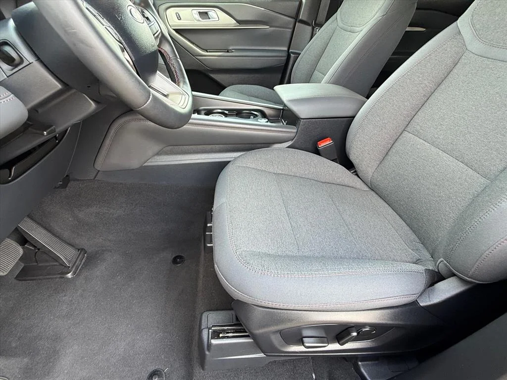 Used 2025 Black Ford Active image 13