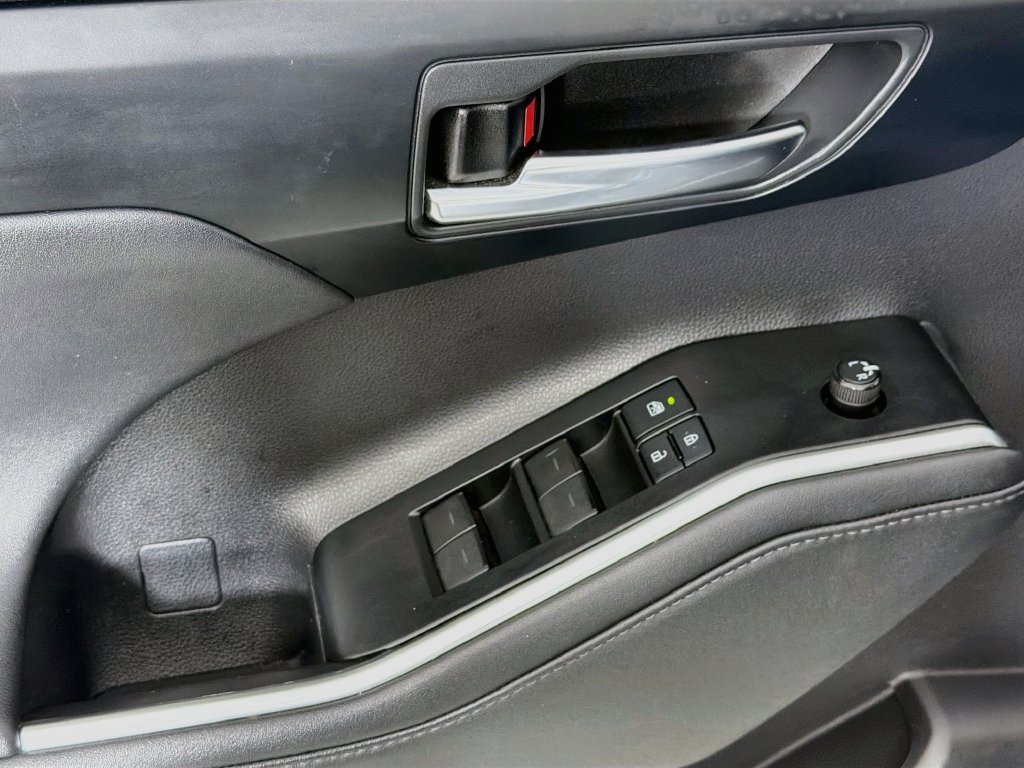 Used 2021  Toyota XLE image 18