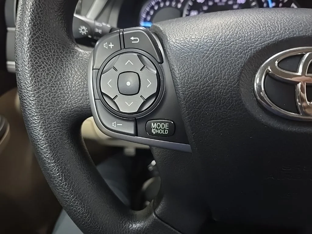 Used 2013 Red Toyota LE image 19