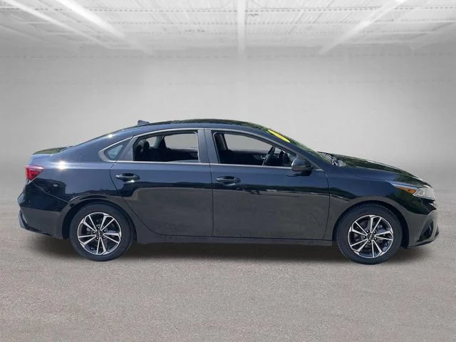 Used 2024 Black Kia LXS image 5