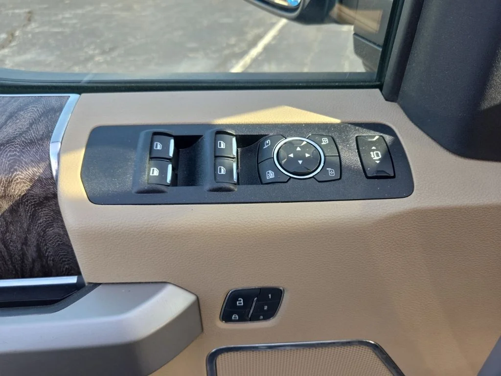 Used 2019 White Ford Lariat image 37