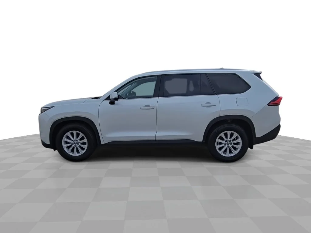 Used 2024  Toyota XLE image 5