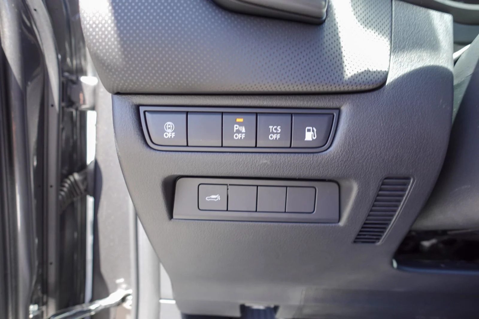 New 2026 Machine Gray Metallic Mazda Preferred image 17