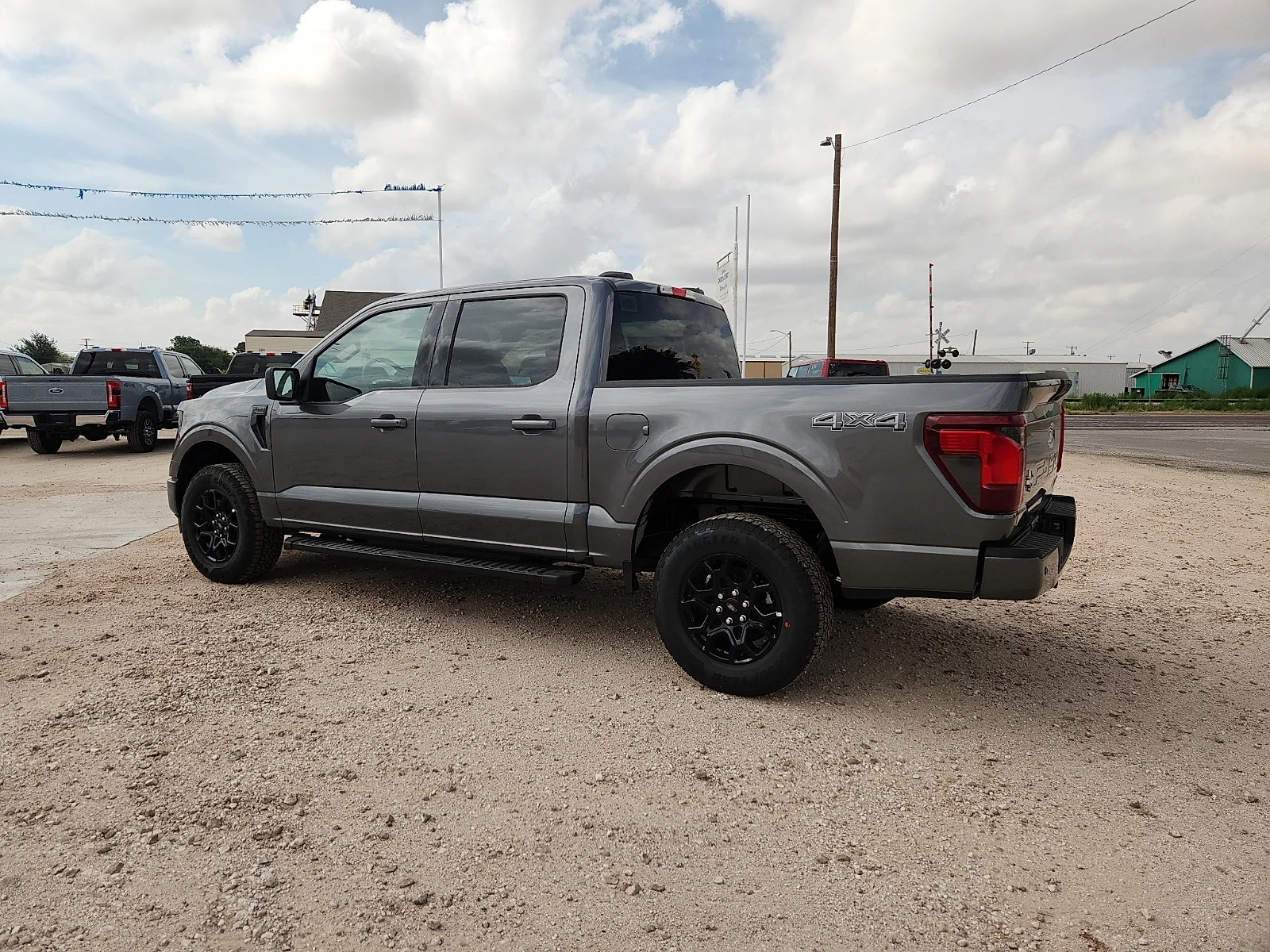 New 2026 Carbonized Gray Metallic Ford XLT image 4