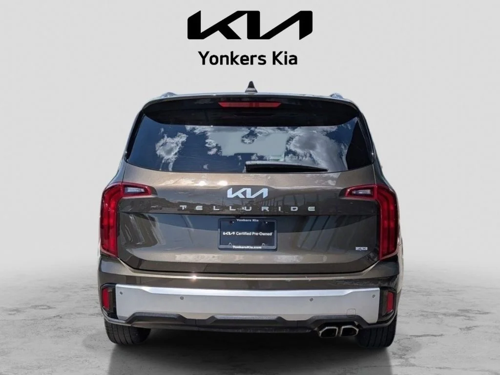 Used 2024 Green Kia S image 7
