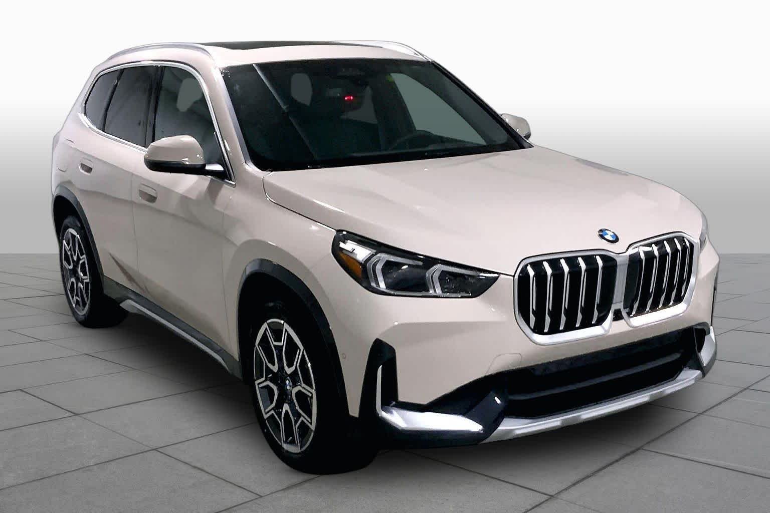 New 2026 Dune Grey Metallic BMW xDrive28i image 2