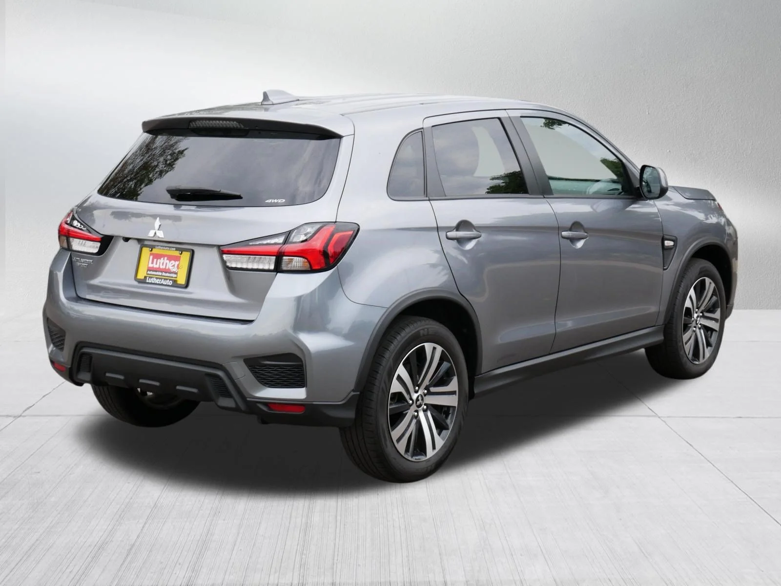 Used 2025 Mercury Gray Metallic Mitsubishi ES image 7