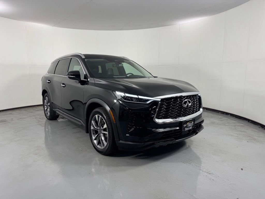 Used 2023 Mineral Black INFINITI LUXE image 4