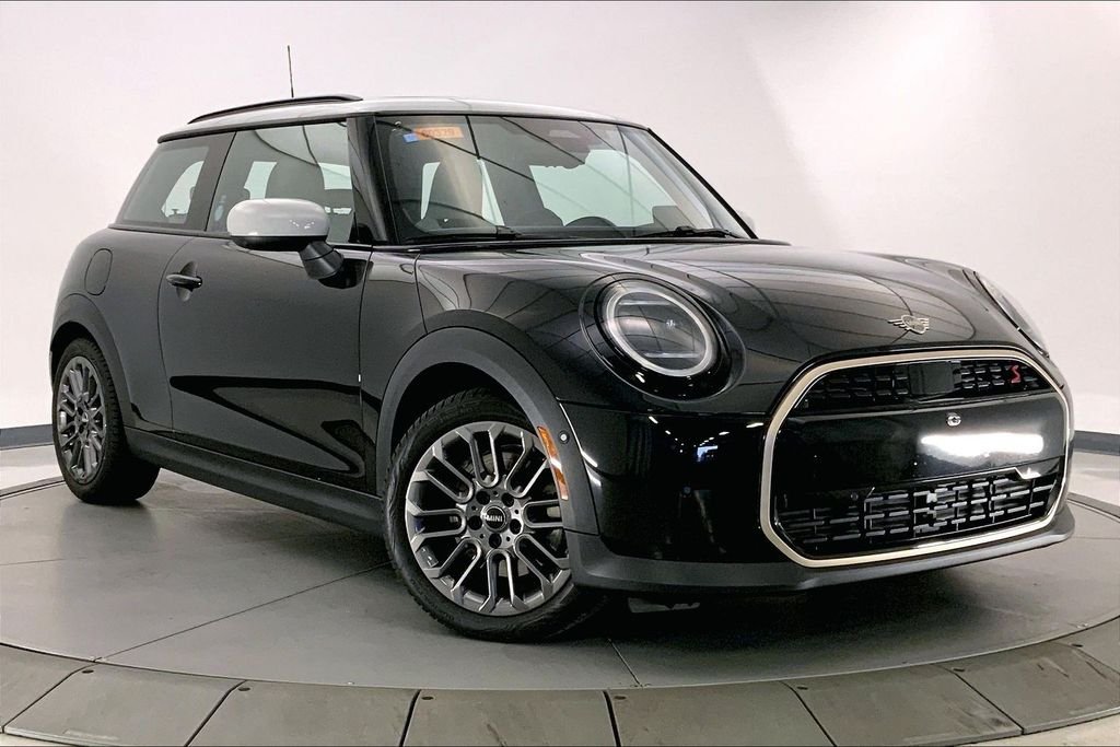 2025 MINI Hardtop Cooper S Signature's photo