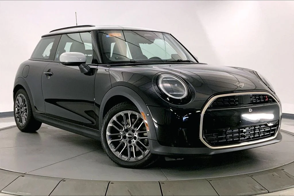 2025 MINI Hardtop Cooper S Signature's photo