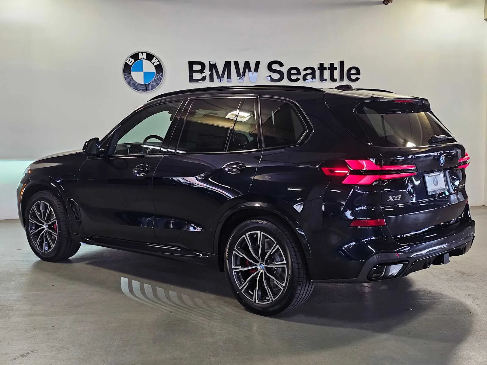 New 2026 Carbon Black Metallic BMW xDrive50e image 4