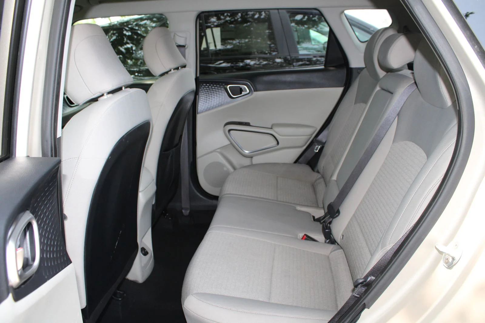 Used 2020  Kia EX image 8