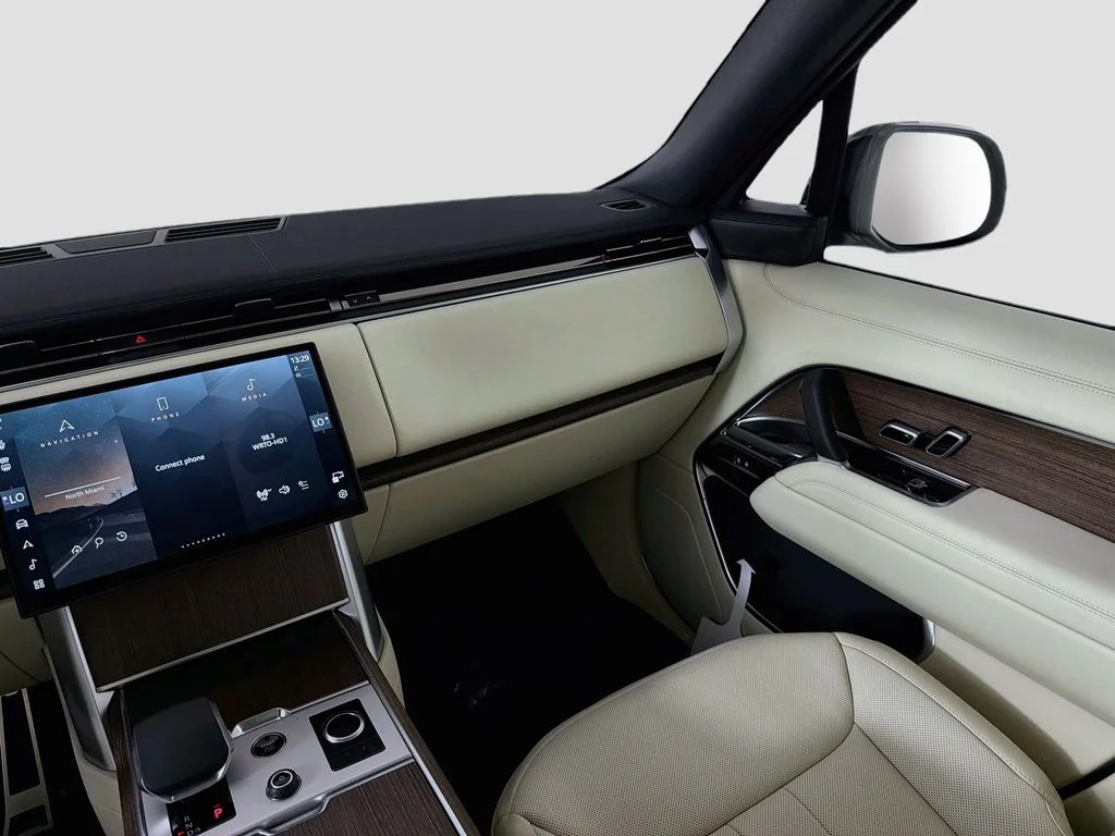 New 2027 Fuji White Land Rover SE image 25