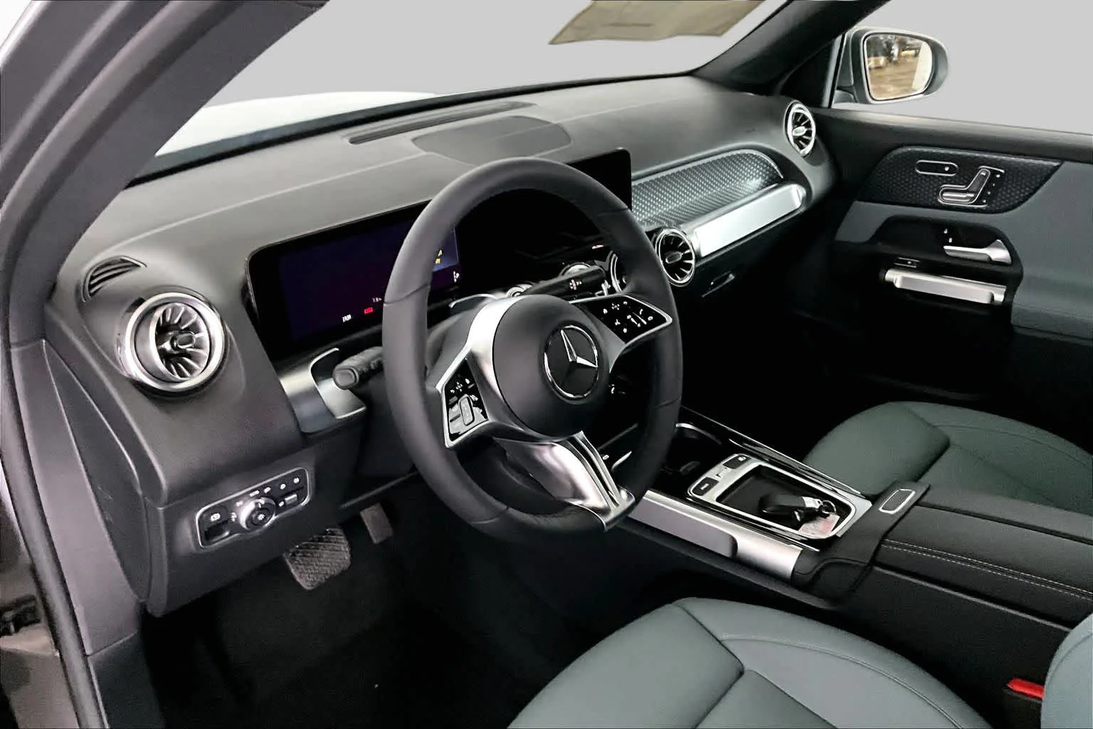 New 2026 Mountain Grey Metallic Mercedes-Benz GLB 250 image 10