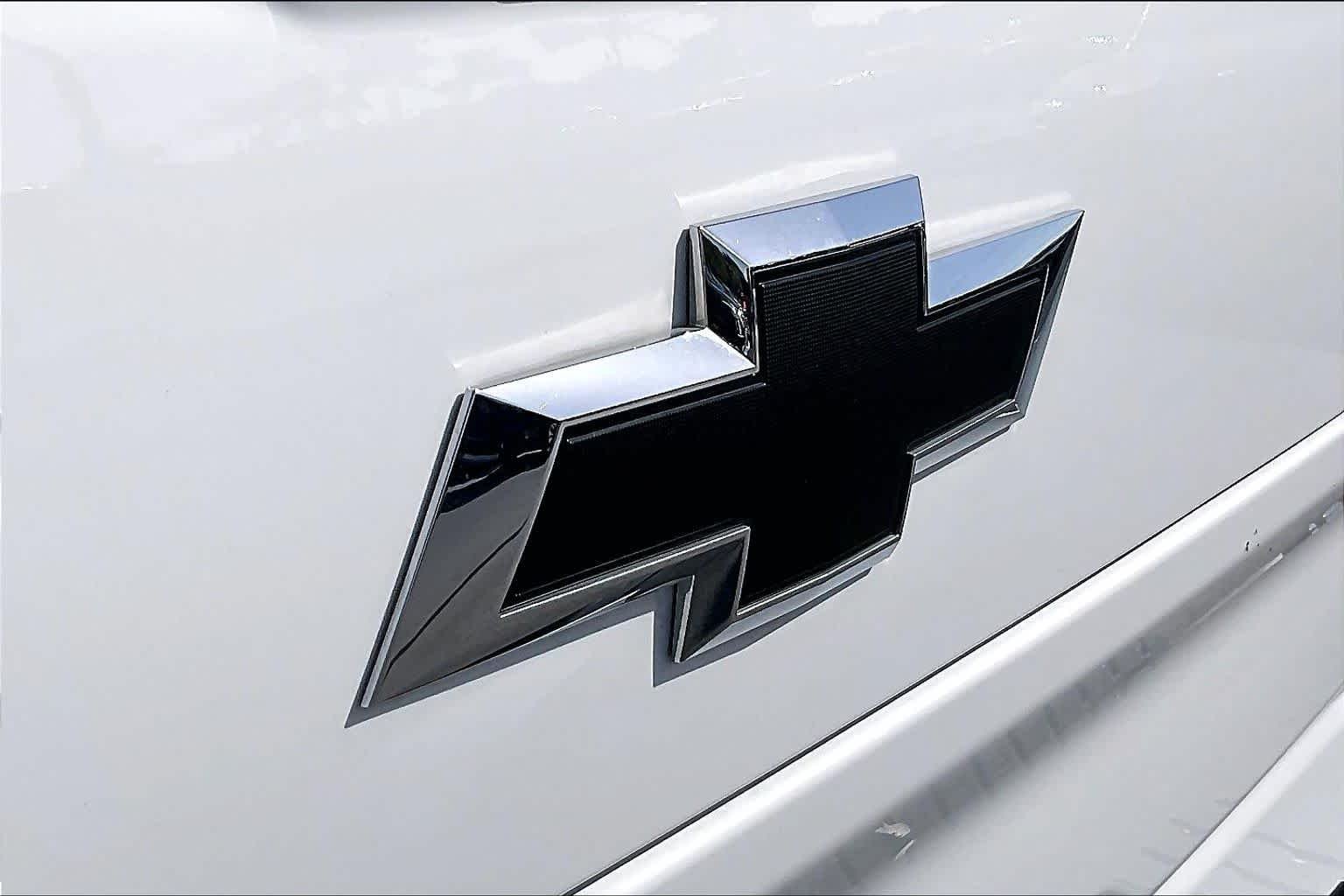 Used 2024 Summit White Chevrolet LT Trail Boss image 9