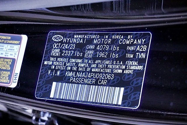 Used 2023 Black Hyundai Limited image 32