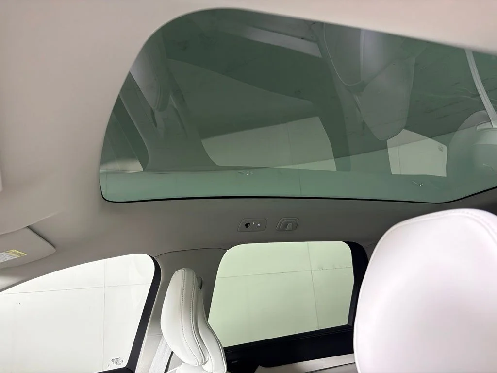 New 2026 Crystal White Volvo Plus image 28