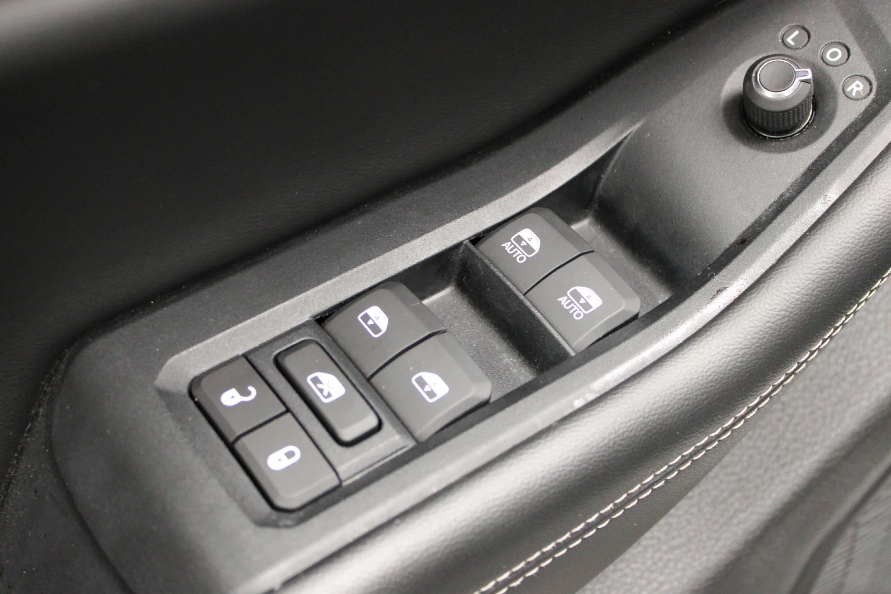 Used 2023 Silver Zynith Jeep Limited 4x4 image 23