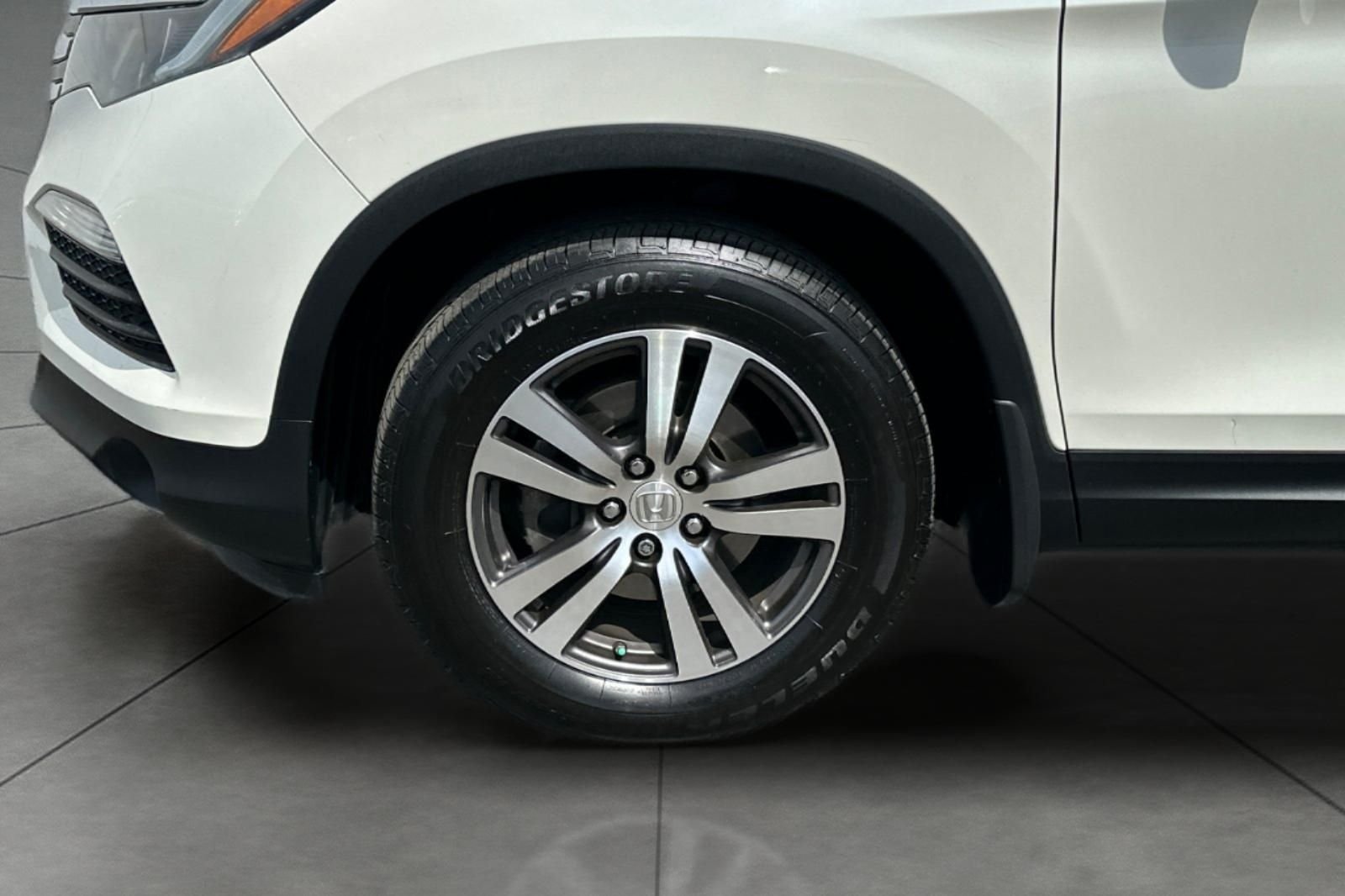Used 2016 White Honda EX-L image 32