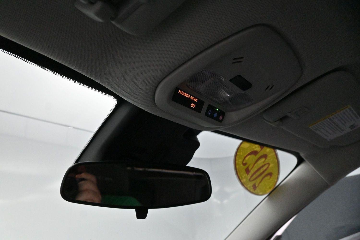 Used 2025 Summit White Chevrolet ACTIV image 25