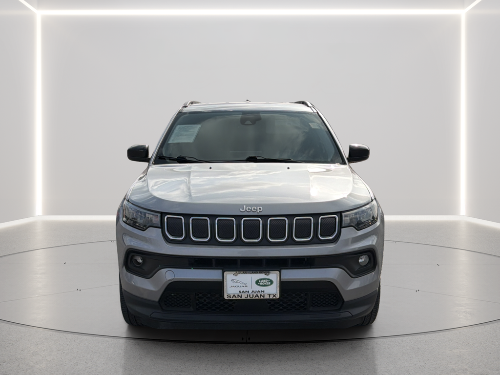 Used 2022 Silver Jeep Latitude Lux image 11