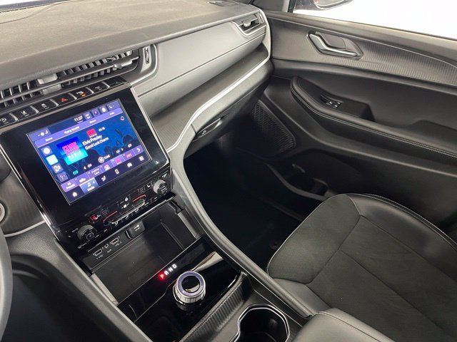 Used 2025 Red Jeep Altitude image 35