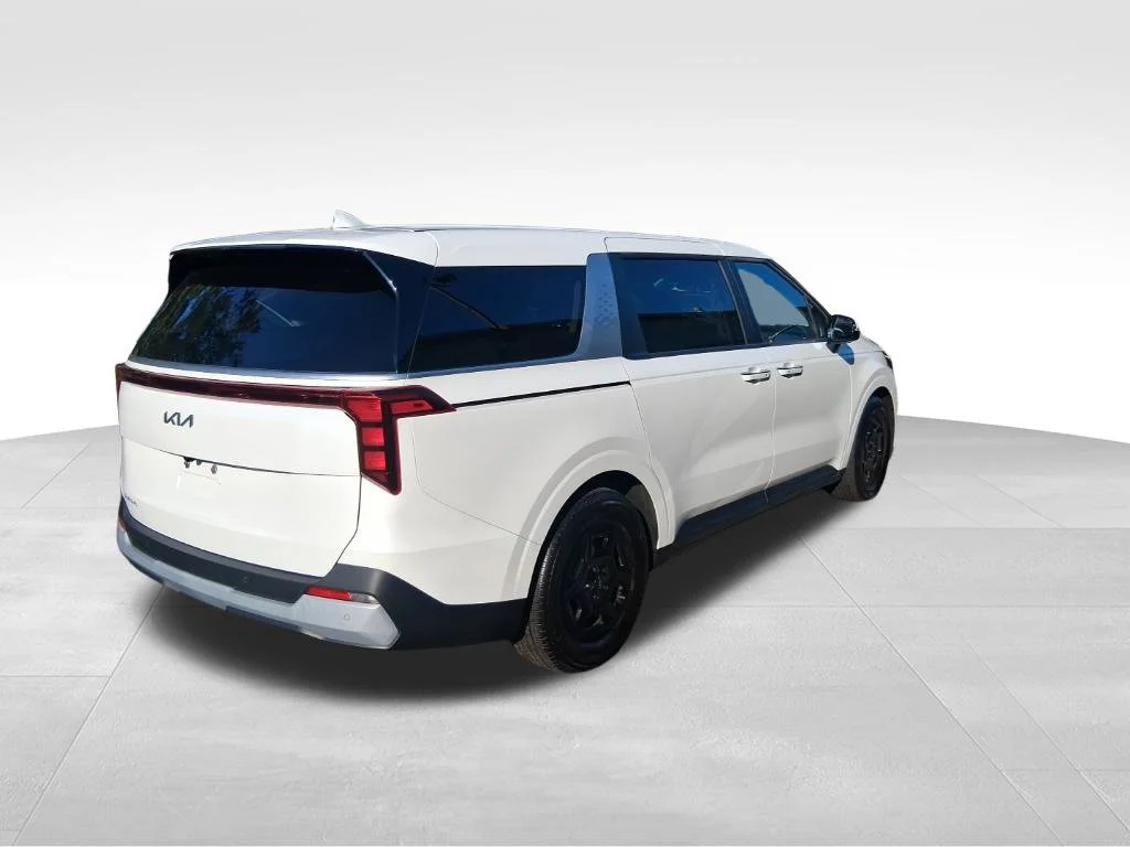 Certified Used 2026 White Kia LXS image 4