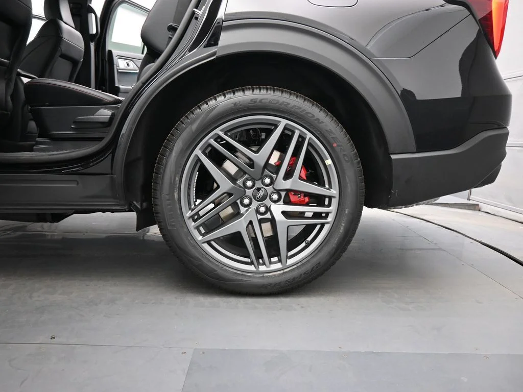 New 2026 Agate Black Metallic Ford ST image 24