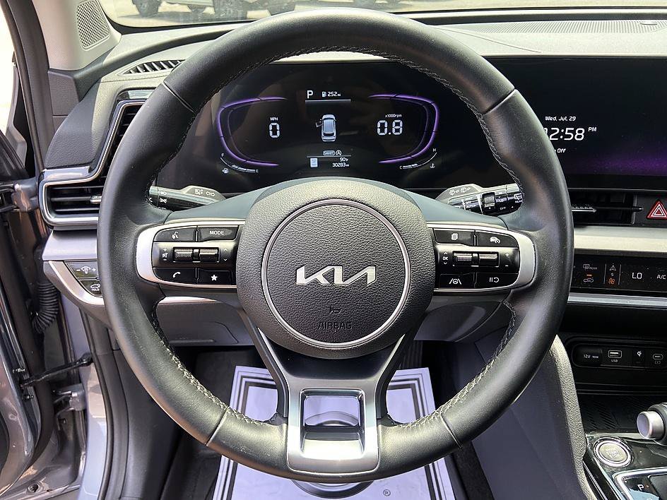 Used 2025 Everlasting Silver Kia EX image 14