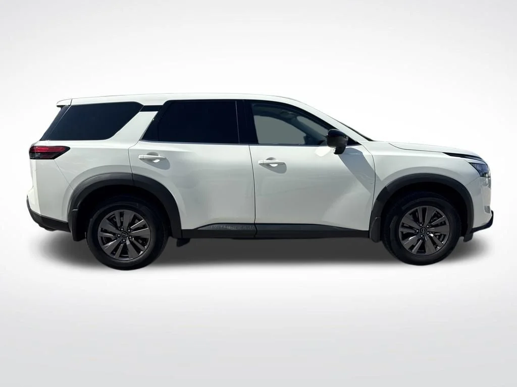 Certified Used 2023 Glacier White Nissan S image 4