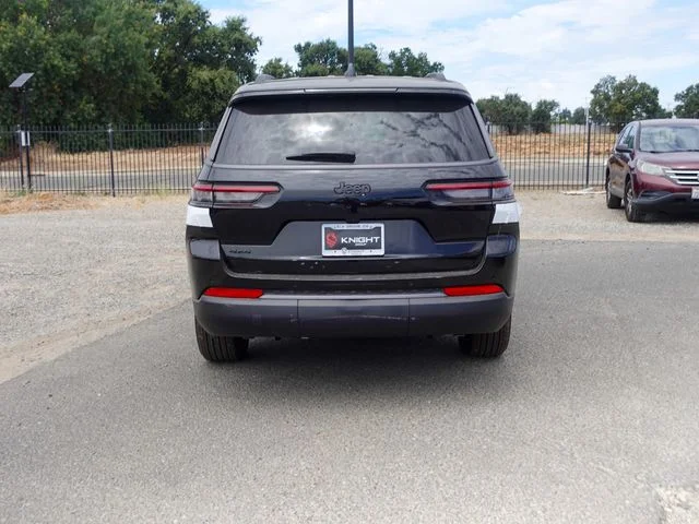 New 2026 Diamond Black Crystal Pearl-Coat Exterior Paint Jeep Altitude image 7