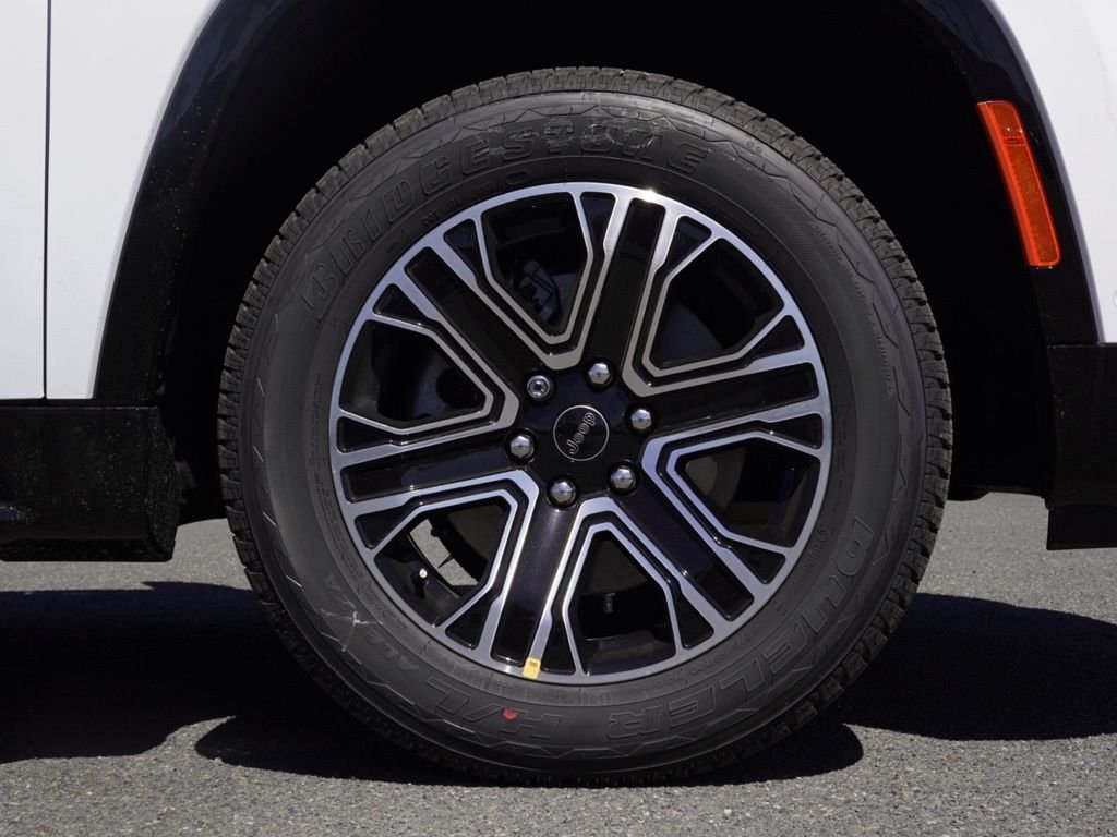 New 2026 Bright White Clear-Coat Exterior Paint Jeep  image 9