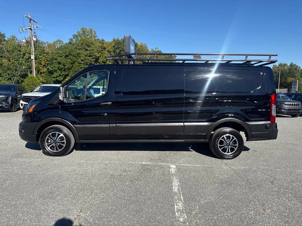 Used 2022 Black Ford Base image 2