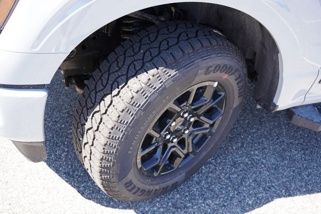 New 2026 Avalanche Ford XLT image 9