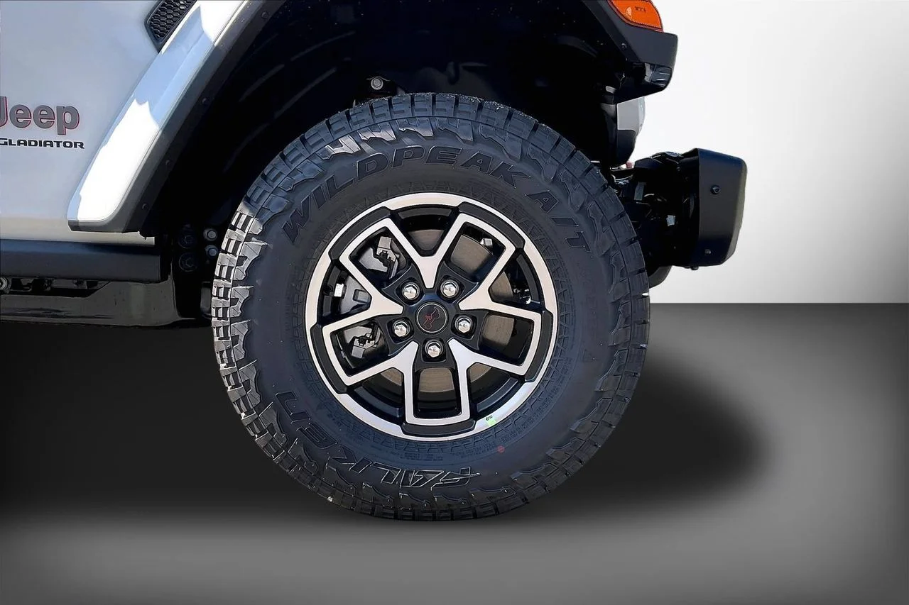 New 2026 Bright White Clearcoat Jeep Rubicon X image 29