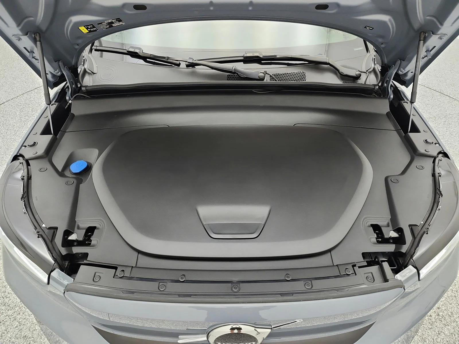 Used 2023 Thunder Grey Metallic Volvo Twin eAWD Plus image 16
