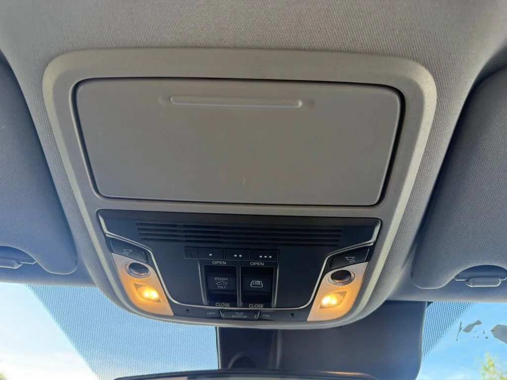 Used 2020 Obsidian Blue Pearl Honda RTL image 32