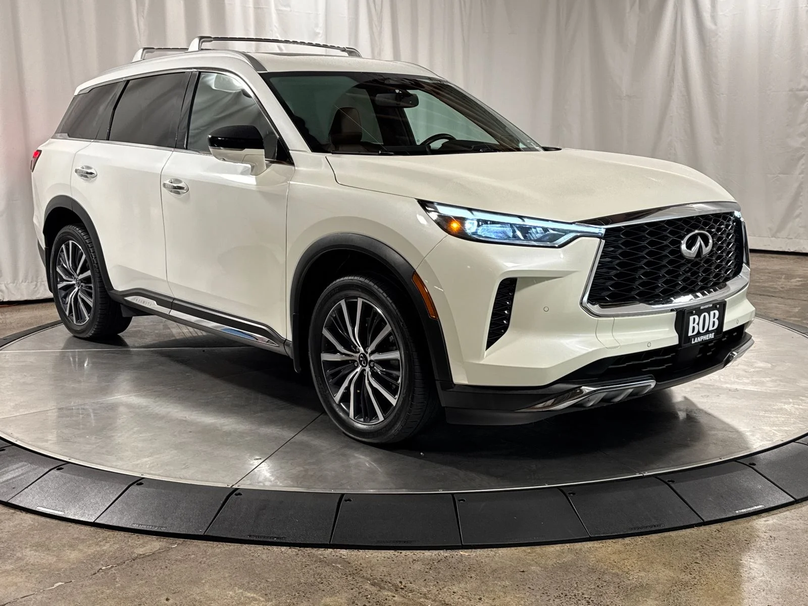 Used 2022 White INFINITI Sensory image 7