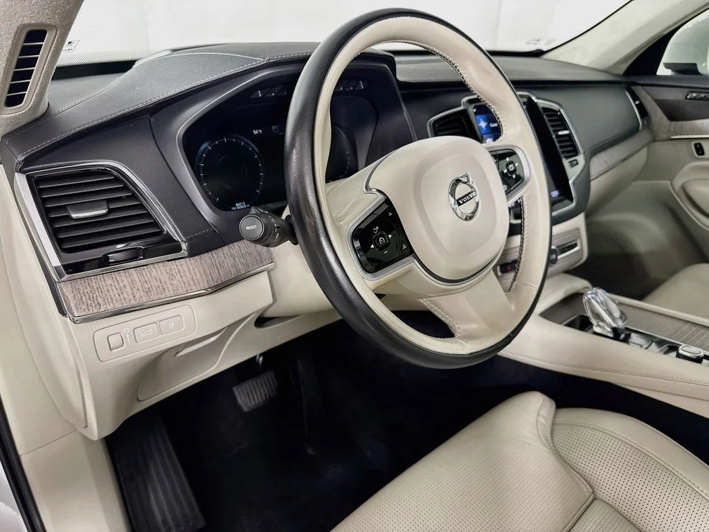 Used 2022 White Volvo T8 Inscription 6 Passenger image 10