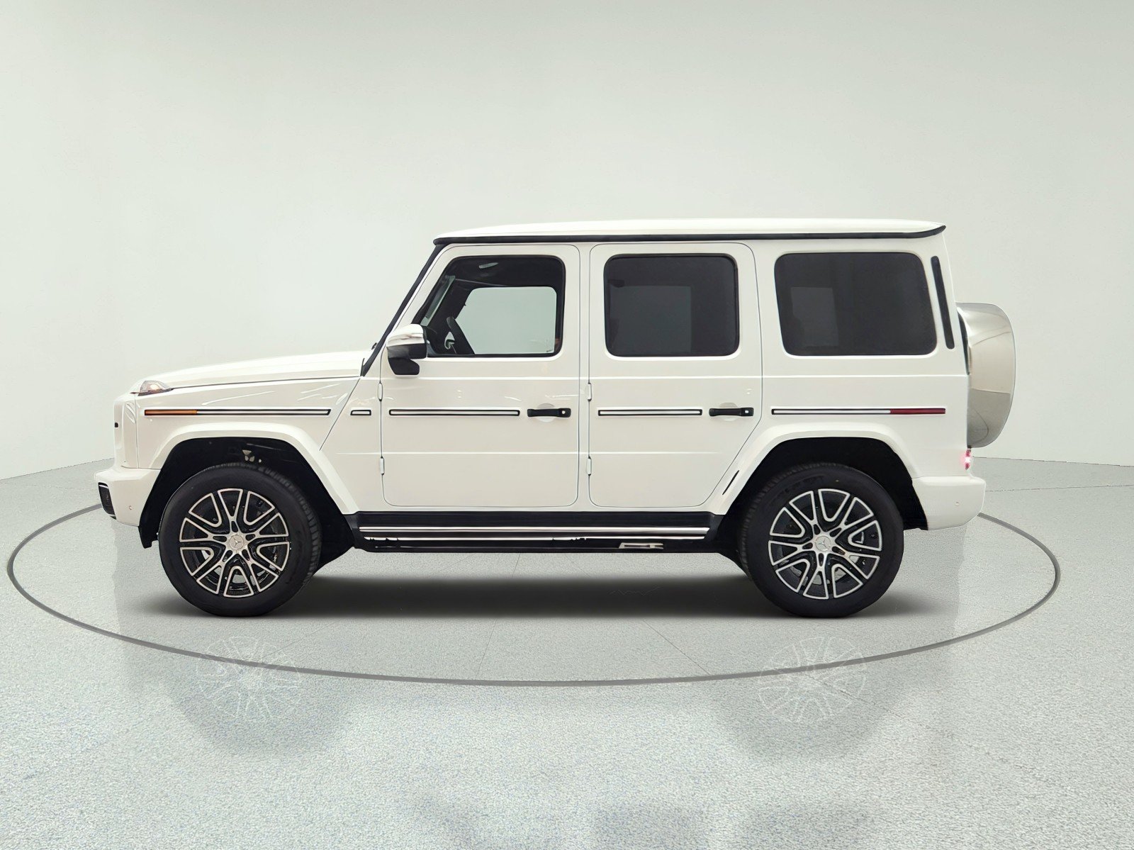 New 2027 POLAR WHITE Mercedes-Benz G 580e SUV image 8